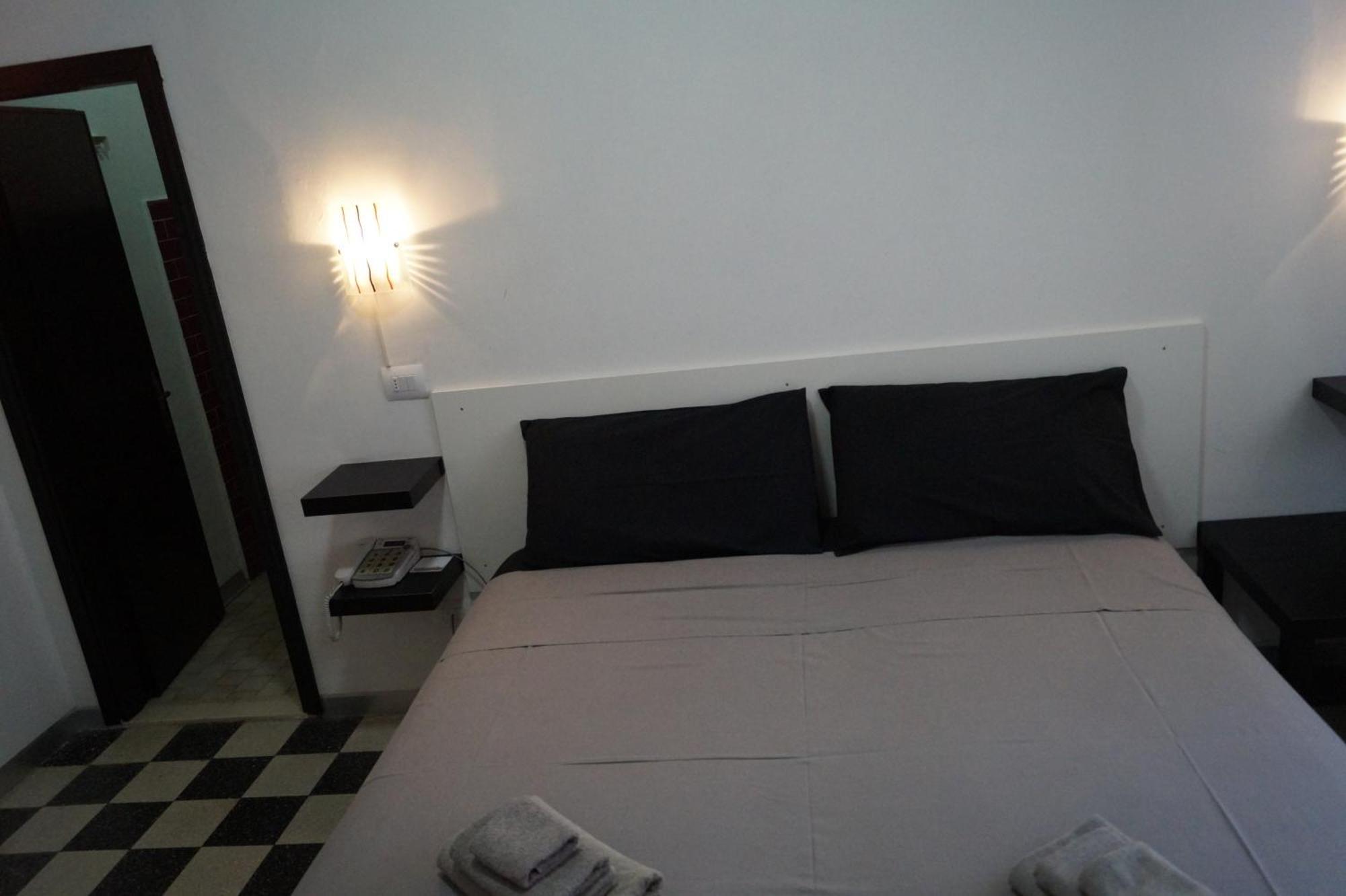 Stupido Hotel
